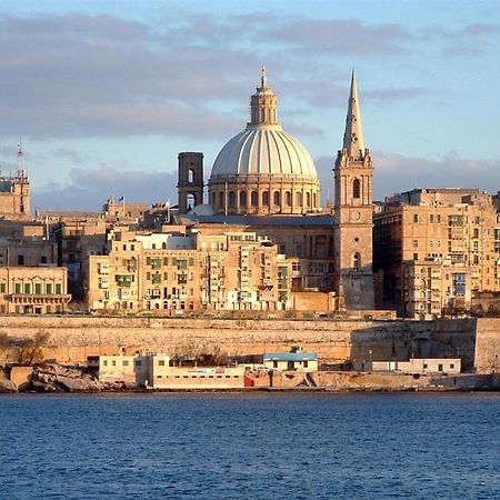 Modern Apartment In The Best Location, Perfect For Families Sliema Esterno foto