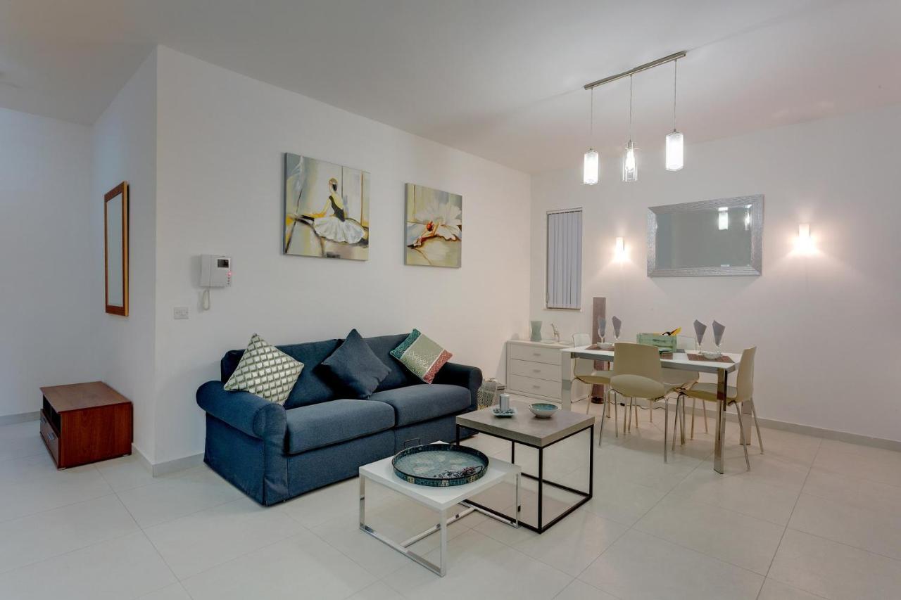 Modern Apartment In The Best Location, Perfect For Families Sliema Esterno foto