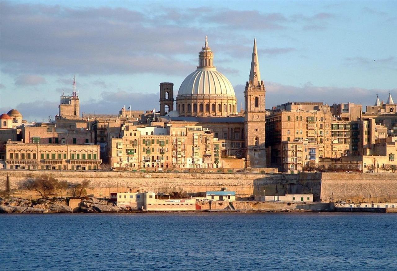 Modern Apartment In The Best Location, Perfect For Families Sliema Esterno foto