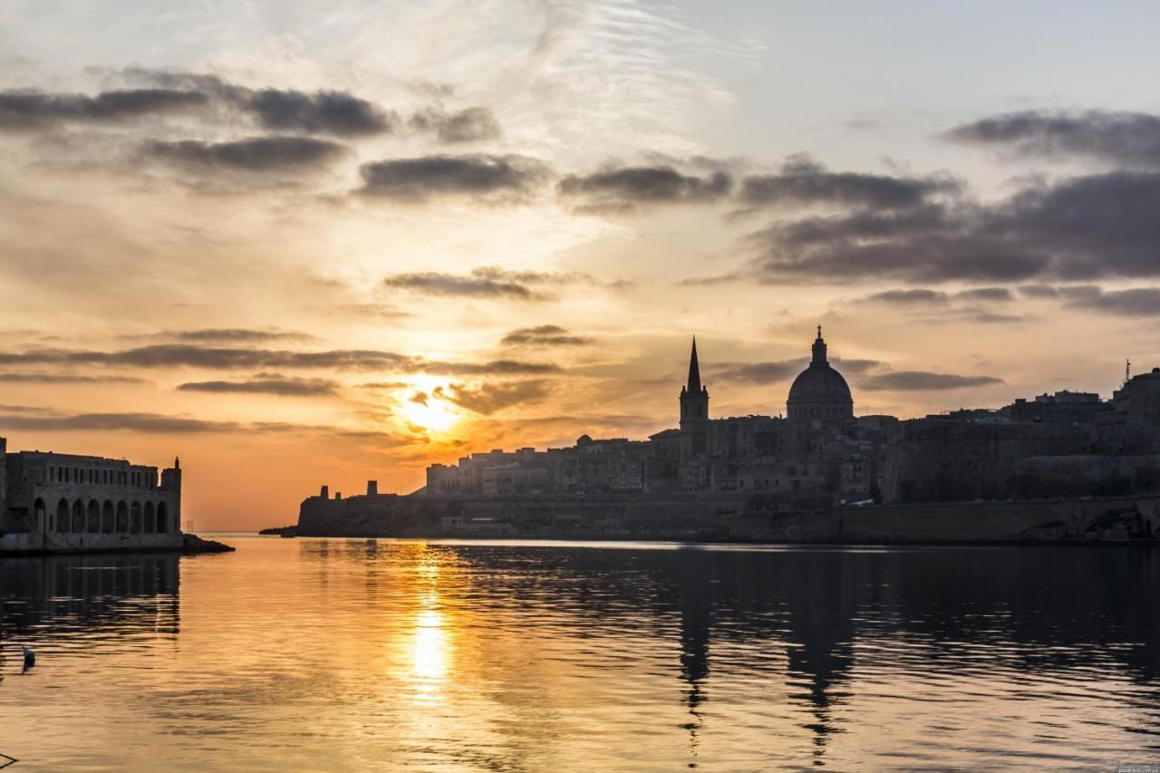 Modern Apartment In The Best Location, Perfect For Families Sliema Esterno foto