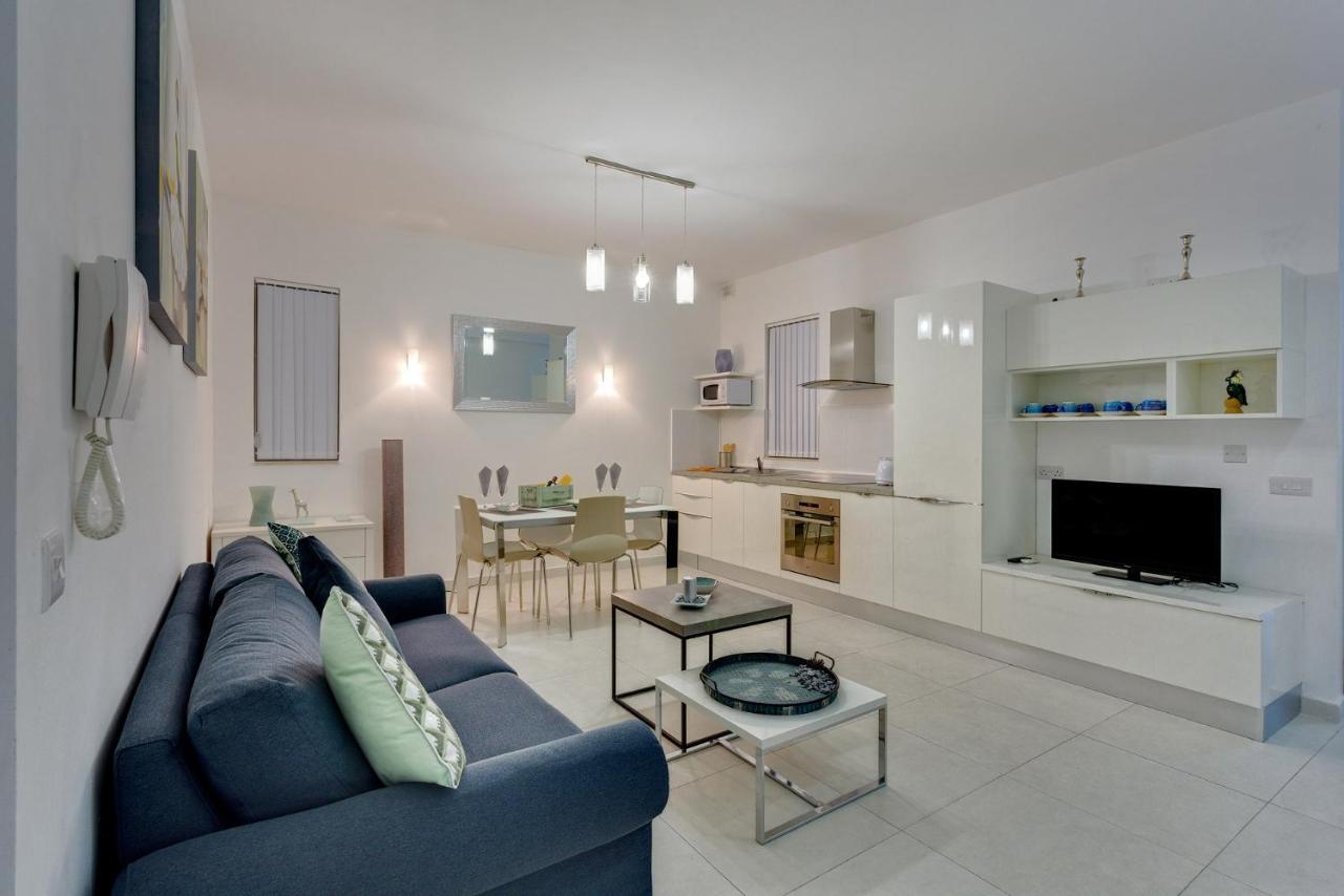 Modern Apartment In The Best Location, Perfect For Families Sliema Esterno foto