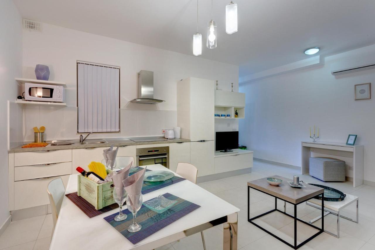 Modern Apartment In The Best Location, Perfect For Families Sliema Esterno foto