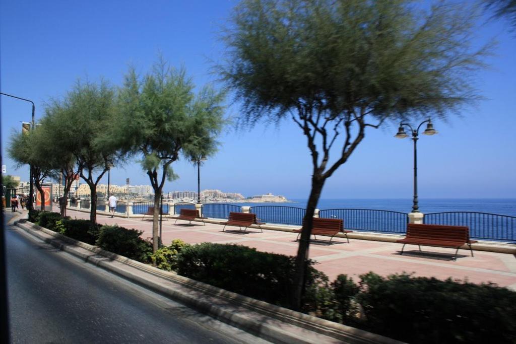 Modern Apartment In The Best Location, Perfect For Families Sliema Esterno foto