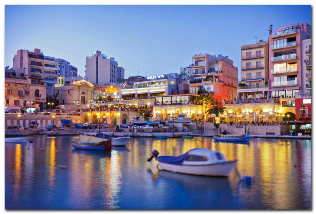 Modern Apartment In The Best Location, Perfect For Families Sliema Esterno foto